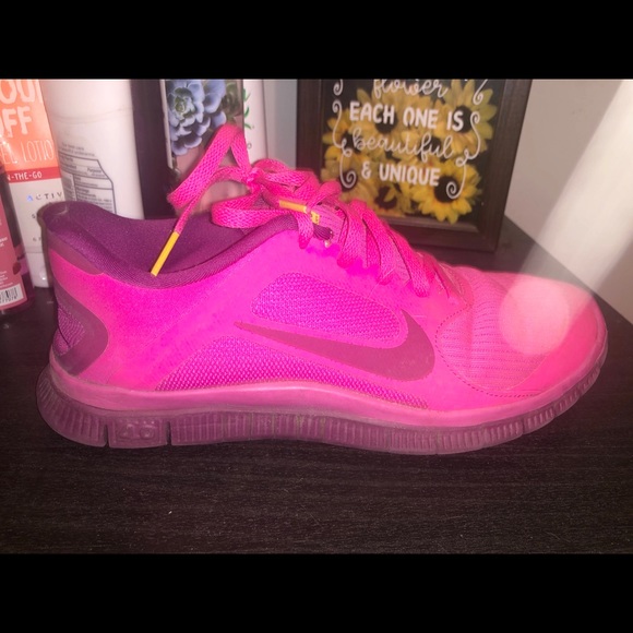 breast cancer awareness running shoes